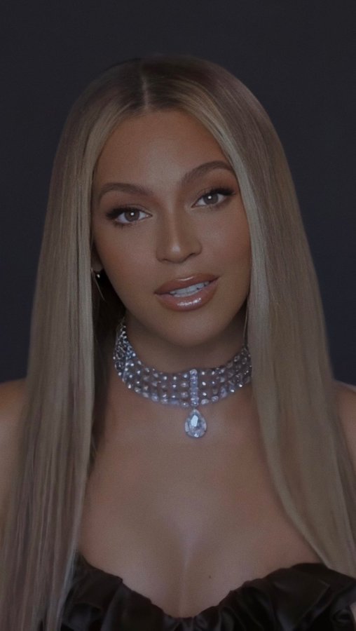 beyonce-in-alessandra-rich-the-2020-bet-awards