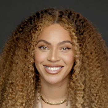 beyonce-knowles-in-balmain-youtube-dear-class-commencement-address