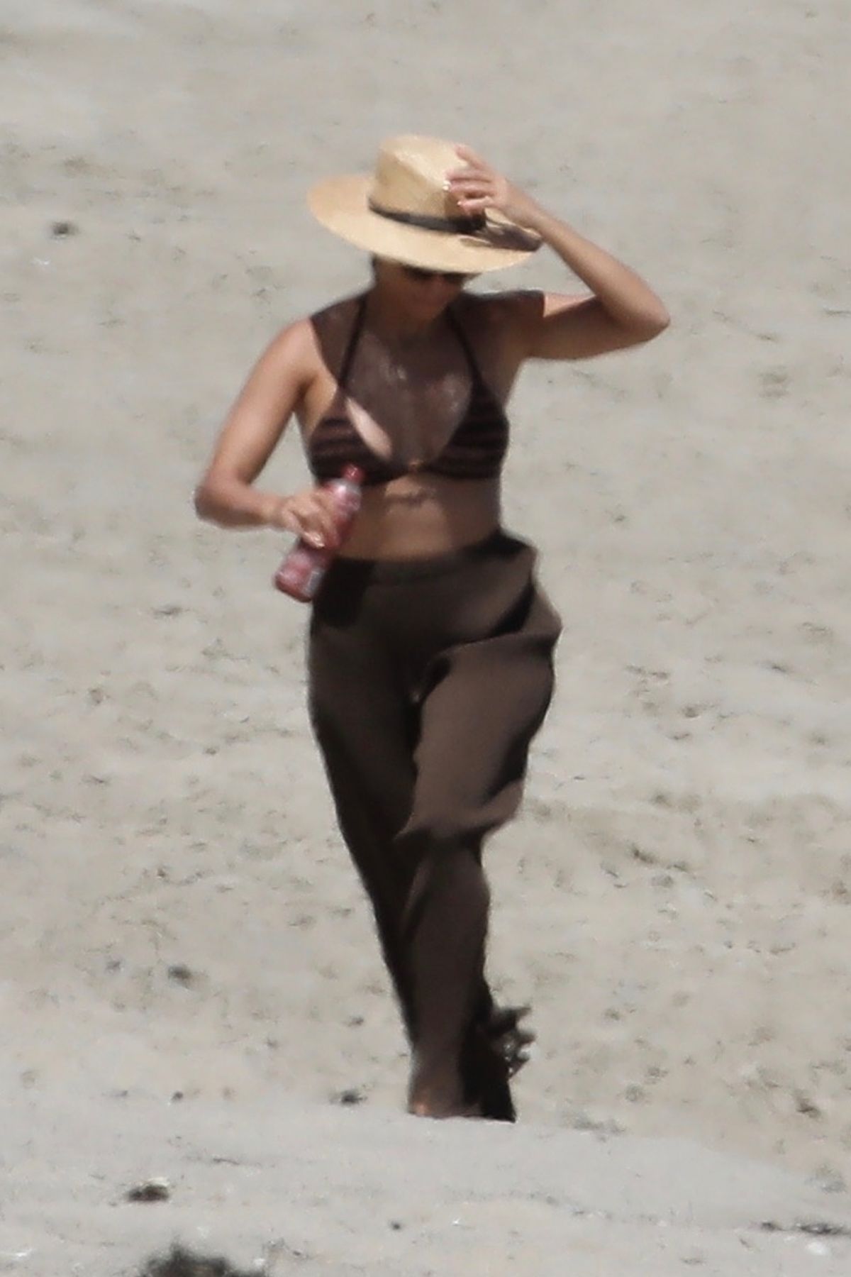 Kourtney Kardashian  Style @ Malibu Beach July 18, 2020