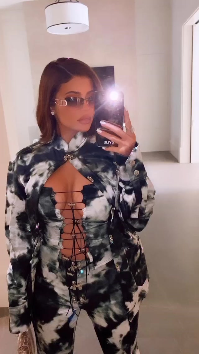Kylie Jenner In Printed Outfit  @ Instagram Story August 17, 2020