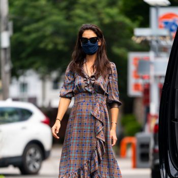 katie-holmes-in-printed-dress-out-in-new-york-city-august-23-2020