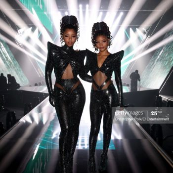 chloe-x-halle-wears-rey-ortiz-performing-ungodly-hour-at-peoples-choice-awards