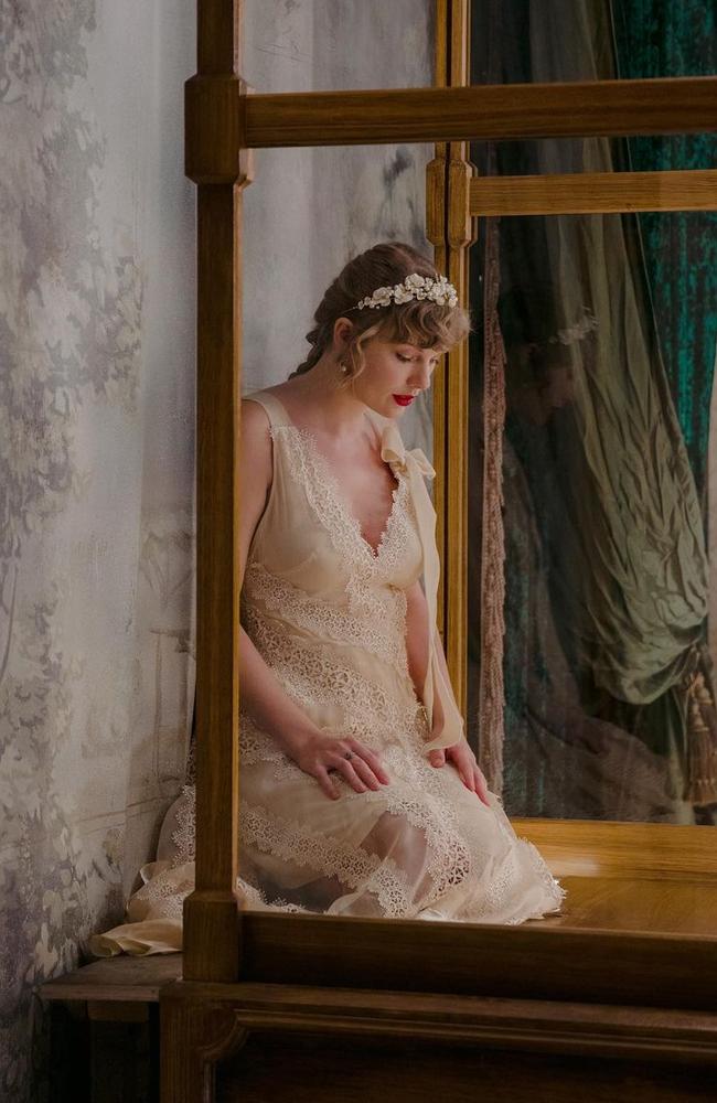 taylor-swift-wore-zimmermann-for-her-willow-music-video