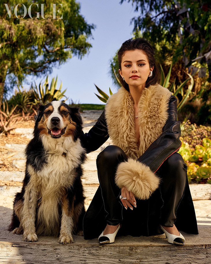 selena-gomez-in-louis-vuitton-belted-coat-vogue-mexico-december-2020-january-2021-issue