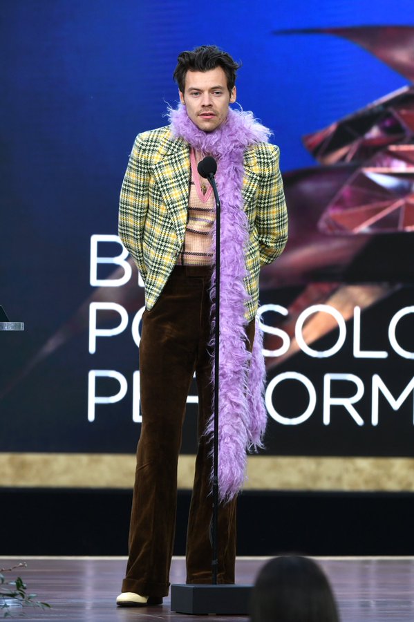 harry-styles-wore-gucci-2021-grammy-awards