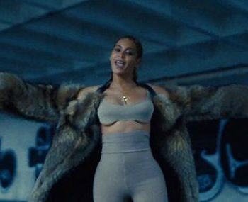 beyonce-wearing-hood-by-air-coat-for-dont-hurt-yourself-lemonade-video