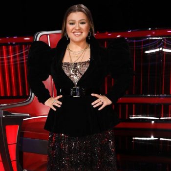 kelly-clarkson-wore-bronx-and-banco-gown-the-voice