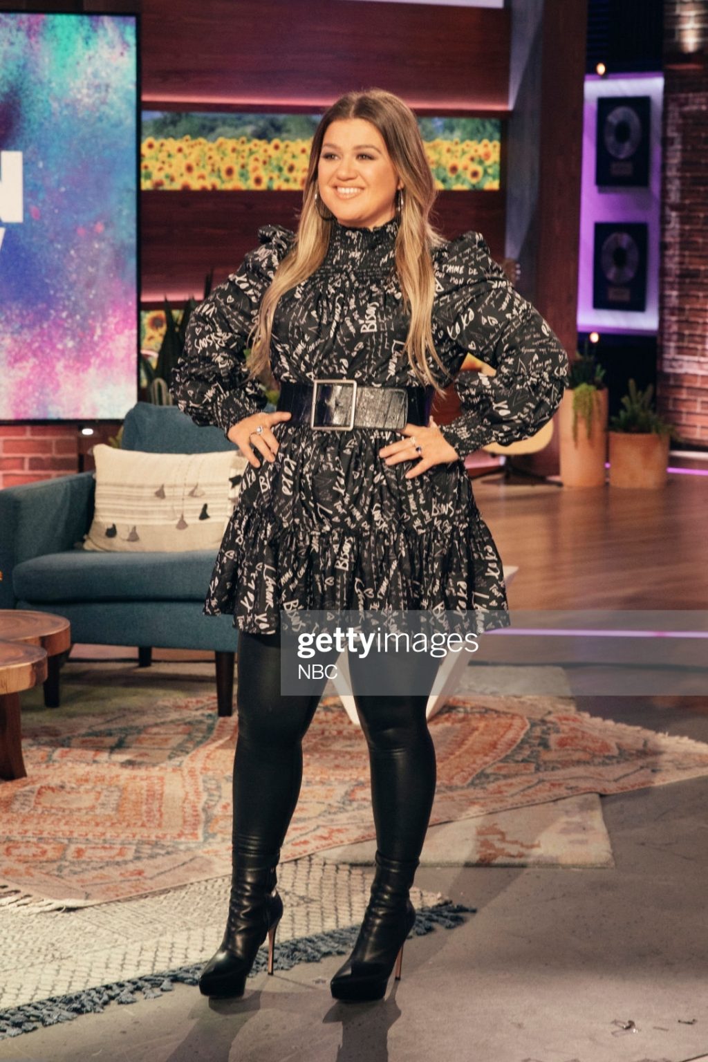 Kelly Clarkson Wore Cinq A Sept Dress The Kelly Clarkson Show May 13 2021