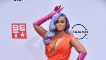 latto-wears-orange-gown-with-red-gloves-2021-bet-awards