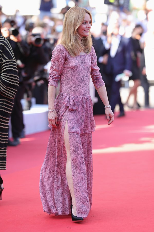 Vanessa Paradis Wore Chanel @ “De Son Vivant (Peaceful)” Cannes Film ...