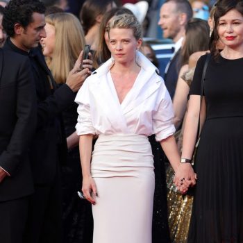 melanie-thierry-wore-valentino-haute-couture-oss-117-from-africa-with-love-cannes-film-festival-premiere