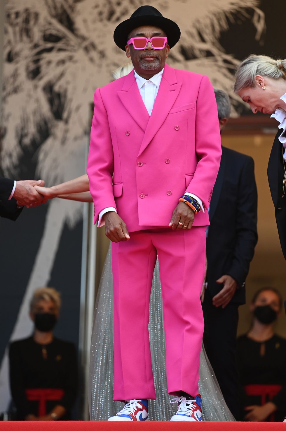 spike-lee-wore-a-fuchsia-louis-vuitton-suit-the-cannes-film-festival-jury-opening-ceremony