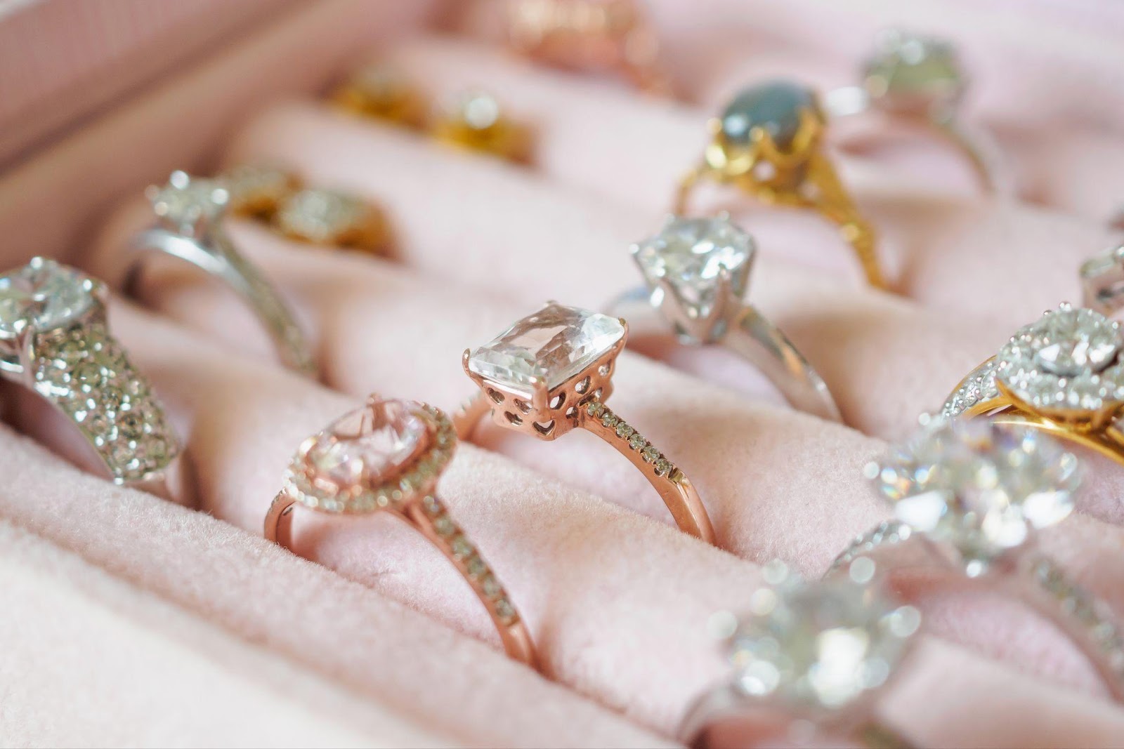 How to Choose the Right Jewelry Store?