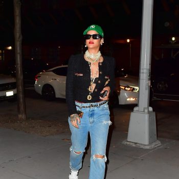 rihanna-rocks-pearls-while-shopping-in-whole-foods-new-york