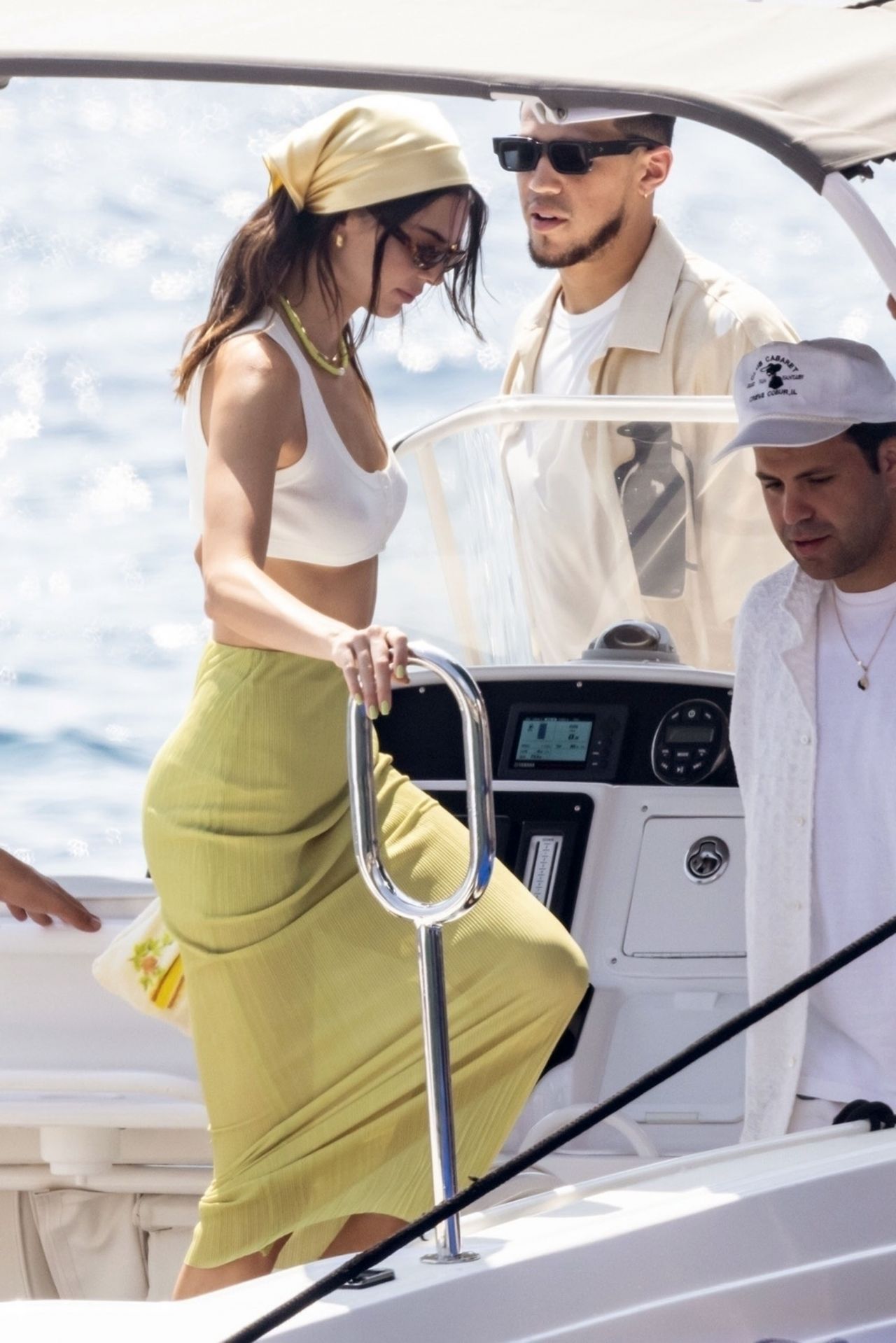 kendall-jenner-with-devin-booker-in-nerano-08-23-2021-2