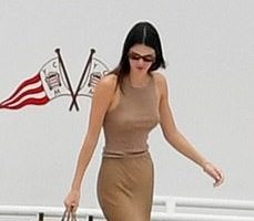 kendall-jenner-wears-anemos-skirt-positano-italy-august-27-2021