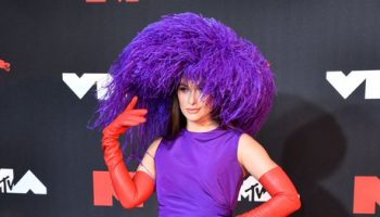 kacey-musgraves-wore-valentino-haute-couture-2021-mtv-video-music-awards
