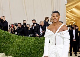 jeremy-pope-dedicated-his-met-gala-outfit-to-slave-attire-in-the-cotton-fields