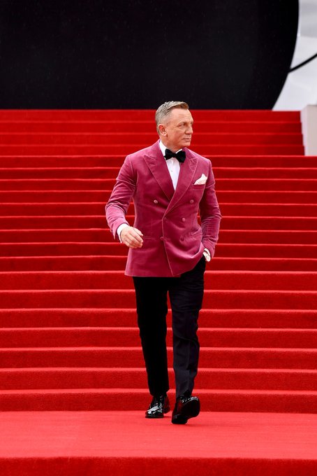 daniel-craig-wore-tom-ford-the-no-time-to-die-world-premiere