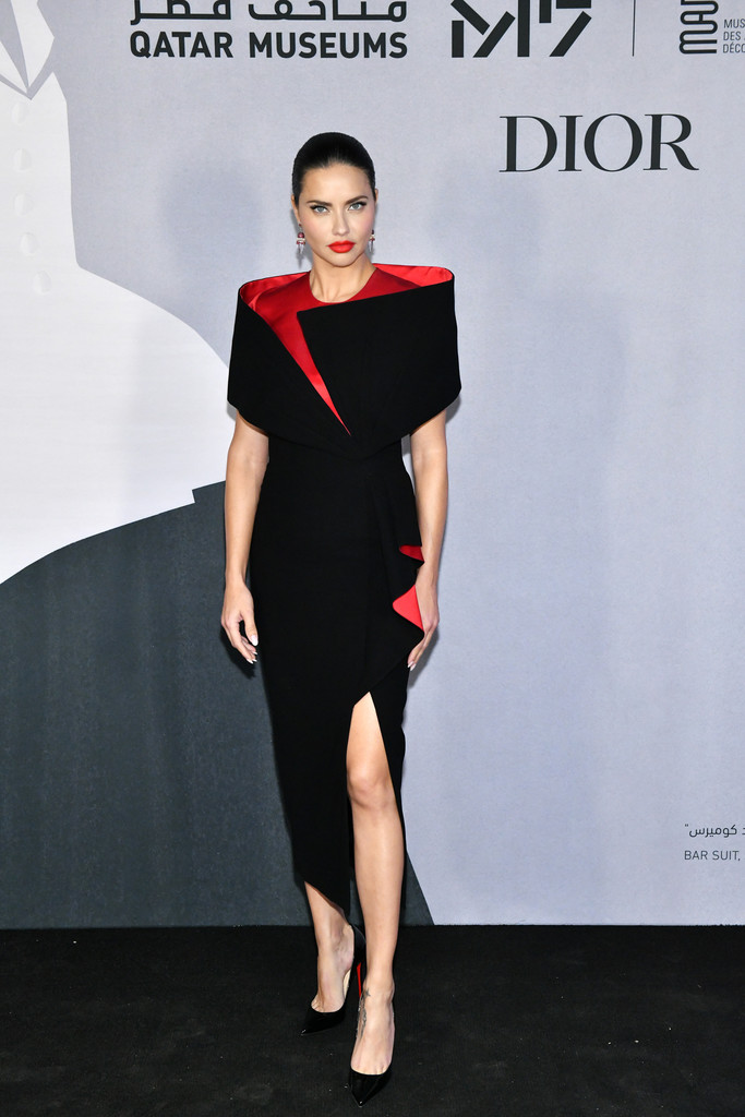 adriana-lima-wore-georges-chakra-the-opening-of-christian-dior-designer-of-dreams-in-doha-qatar
