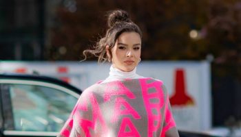 hailee-steinfeld-wore-pink-marc-jacobs-outfit-out-in-new-york-city