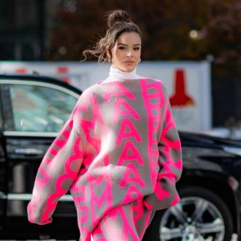 hailee-steinfeld-wore-pink-marc-jacobs-outfit-out-in-new-york-city