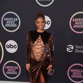 halle-bailey-wore-laquan-smith-2021-american-music-awards