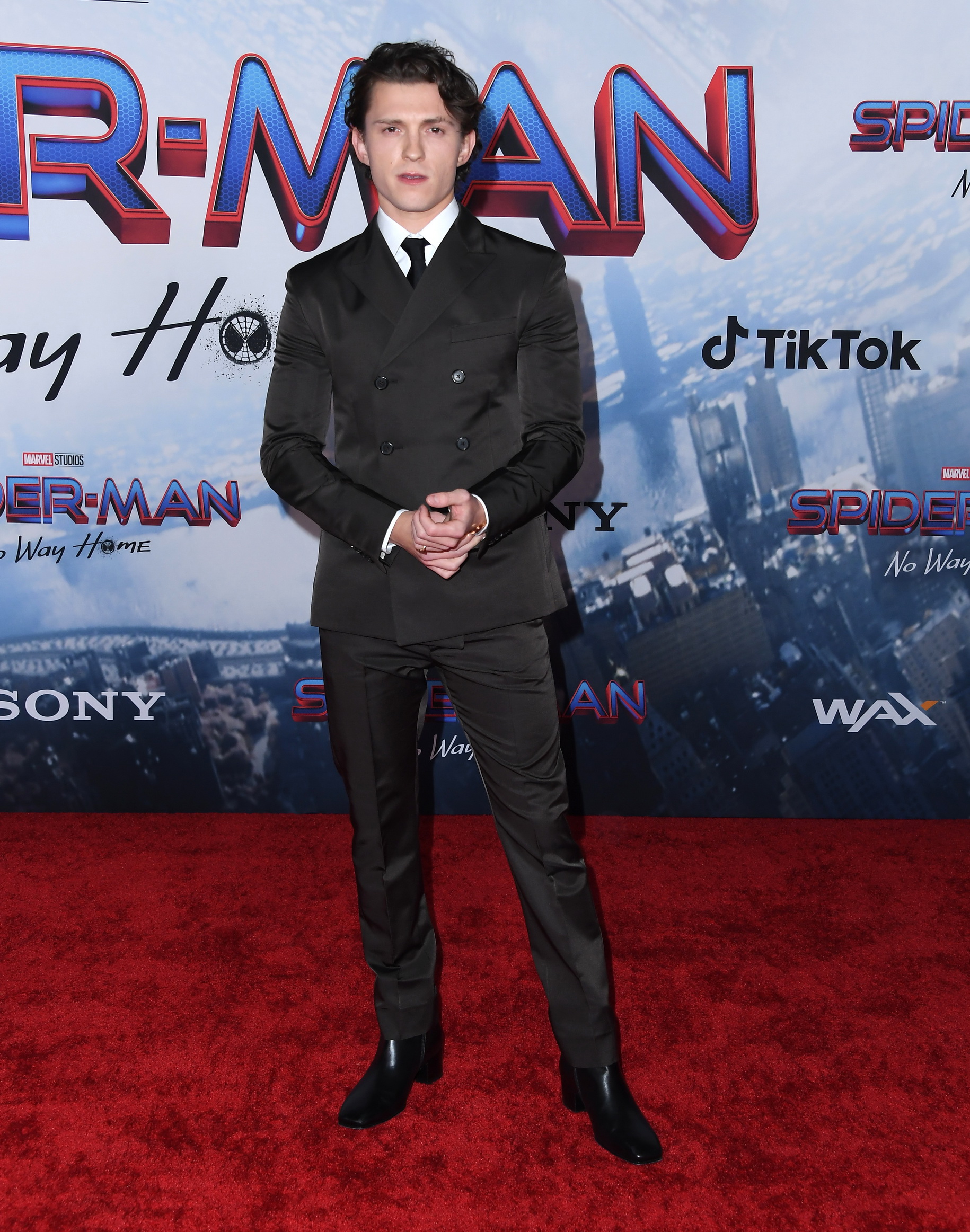 Rijden Verwacht het defect Tom Holland wore custom PRADA suit @ the Spider-Man: No Way Home premiere  in Los Angeles | Digital Magazine