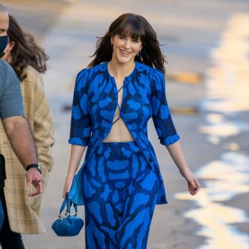 rachel-brosnahan-wears-blue-printed-outfit-arriving-at-jimmy-kimmel-live