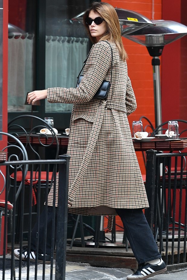 kaia-gerber-wears-polo-ralph-lauren-trench-coat-our-in-new-york