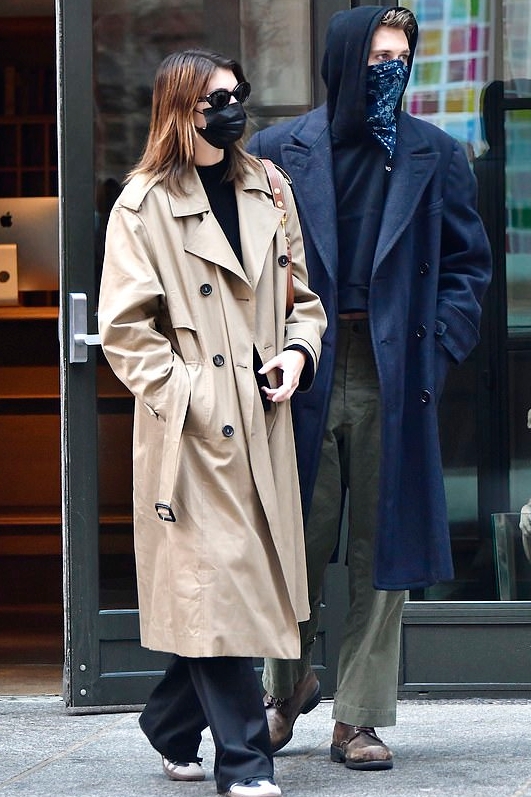 kaia-gerber-wears-celine-trench-coat-out-in-new-york-city-february-17-2022