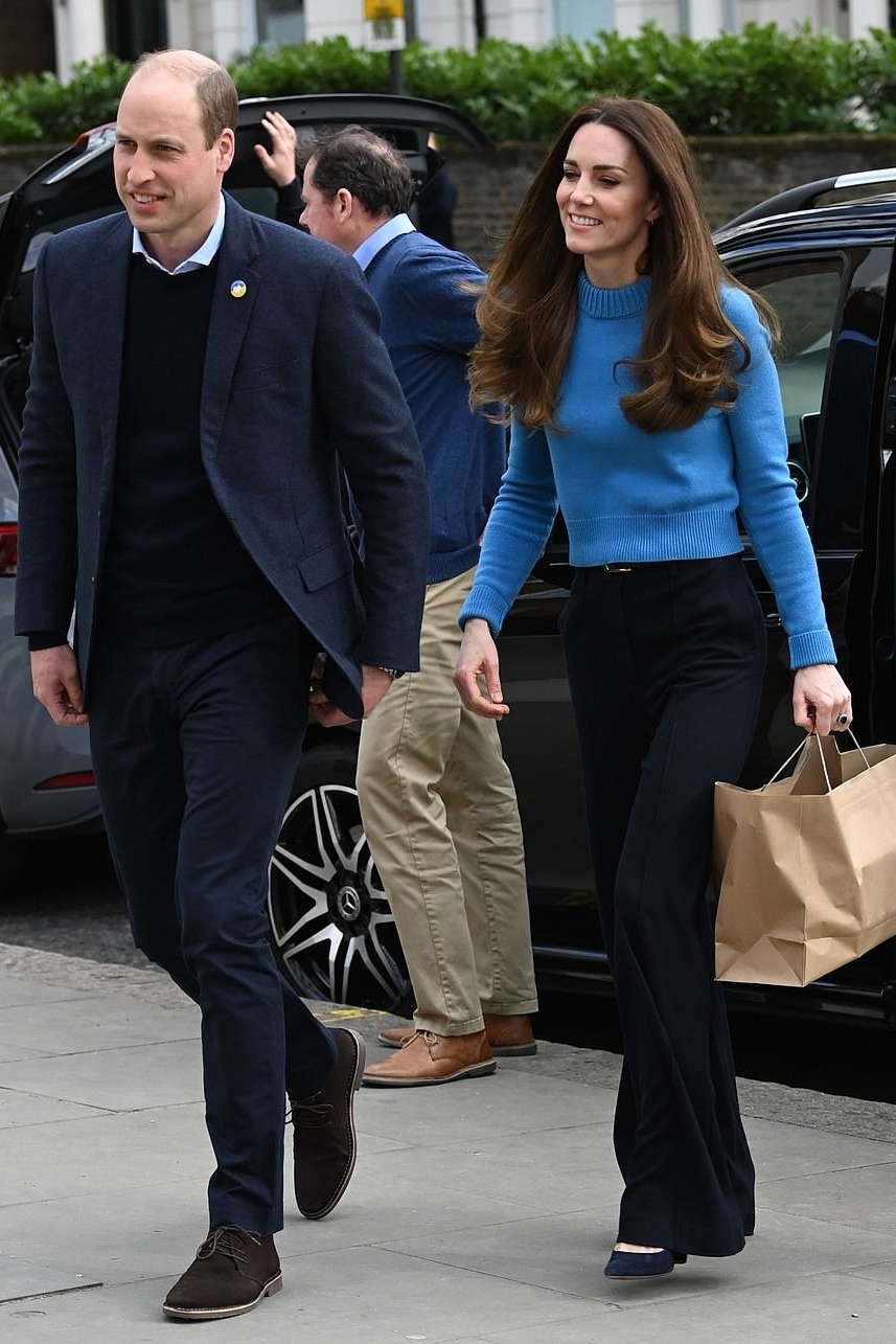Kate Middleton wore Blue  Alexander McQueen  Sweater @ Ukrainian Cultural Centre in London