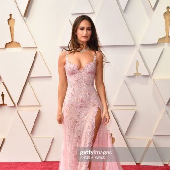lily-james-wore-atelier-versace-gown-2022-oscars