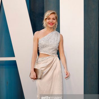sienna-miller-wore-armani-prive-2022-vanity-fair-oscar-party-in-beverly-hills