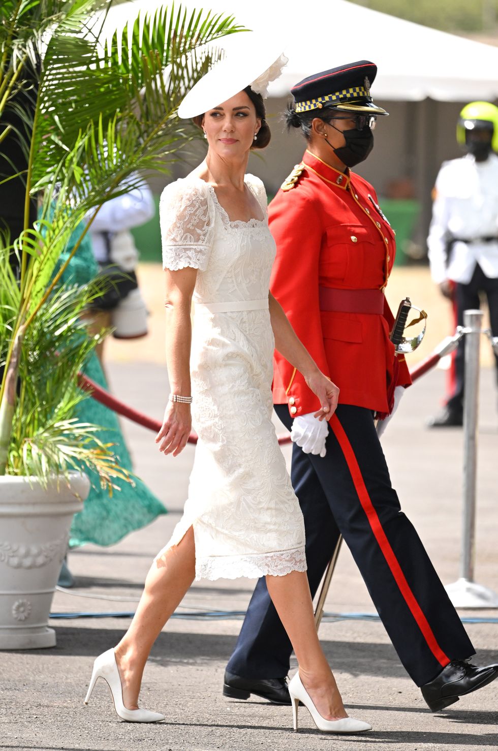 catherine-duchess-of-cambridge-wore-alexander-mcqueen-dress-philip-treacy-hat-military-academy-parade-in-jamaica
