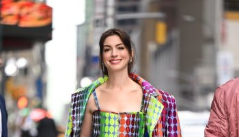Anne-Hathaway-Wore-Christopher-John-Rogers-On-The-Late-Show-With-Stephen-Colbert-726×1024