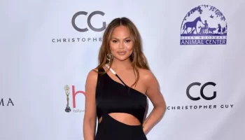 chrissy-teigen-wore-givenchy-2022-hollywood-beauty-awards