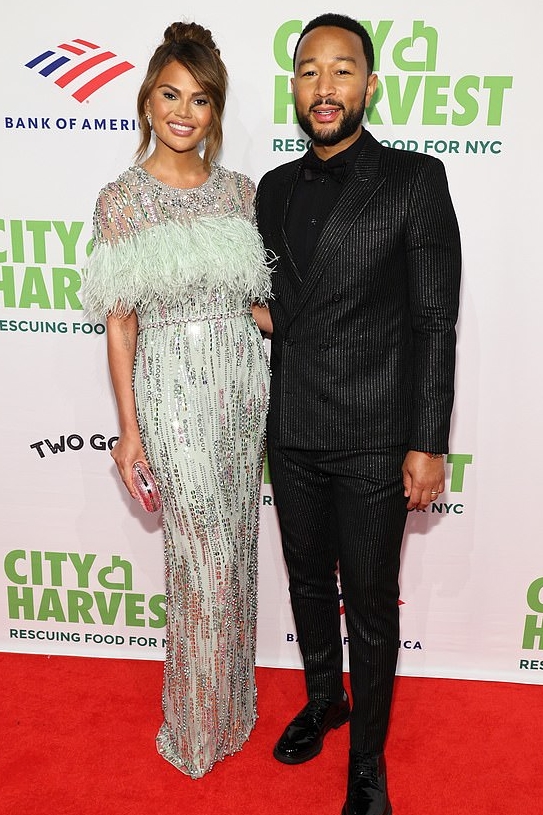 chrissy-teigen-wore-jenny-packham-gown-2022-city-harvest-red-supper-club-gala