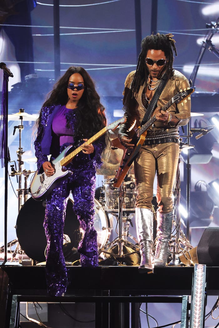 H.E.R. and Lenny Kravitz performing “Are You Gonna Go My Way”  @ 2022 Grammy Awards