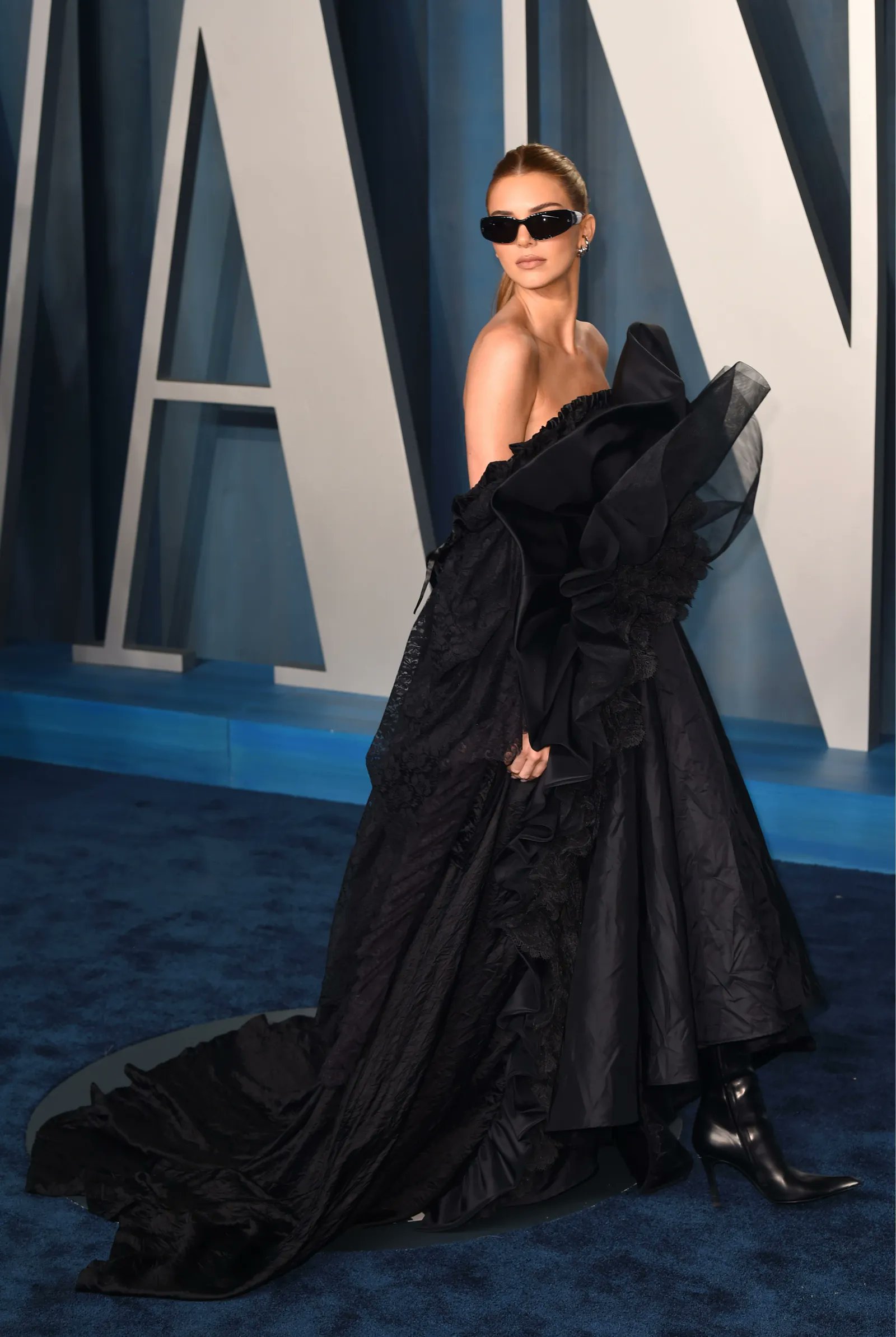 Kendall Jenner wore Balenciaga  @ 2022 Vanity Fair Oscar Party