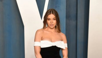hailee-steinfled-wore-rokh-2022-vanity-fair-oscar-party-in-beverly-hills