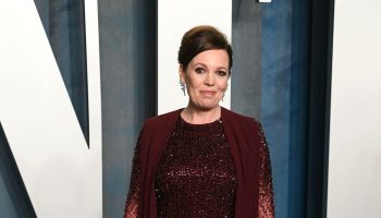 olivia-colman-wore-dolce-gabbana-2022-vanity-fair-oscar-party-in-beverly-hills