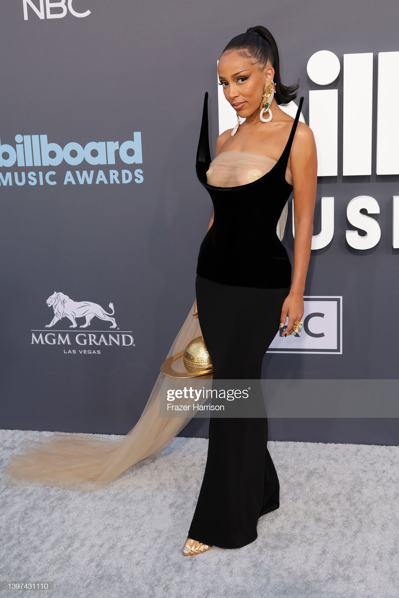 Doja Cat  wore  Schiaparelli  Gown @ 2022 Billboard Music Awards