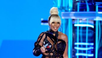 mary-j-blige-wore-rey-ortiz-gown-receiving-her-icon-award-2022-billboard-music-awards