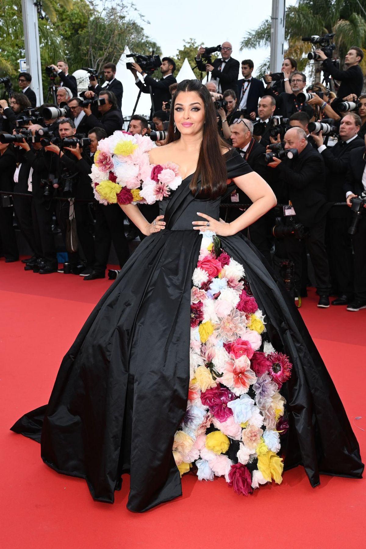 Aishwarya Rai Bachchan wore Dolce & Gabbana Alta Moda  @ “Top Gun: Maverick” Cannes film festival  Screening