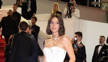 adele-exarchopoulos-wore-fendi-smoking-causes-coughing-fumer-fait-tousser-cannes-screening