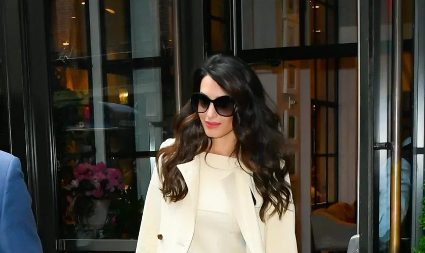 amal-clooney-wears-matching-ivory-dress-and-coat