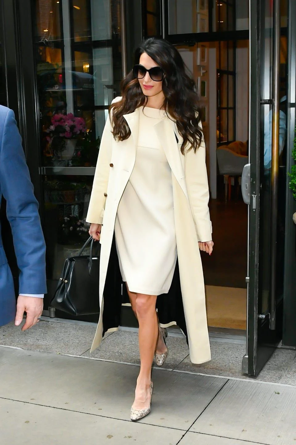 amal-clooney-wears-matching-ivory-dress-and-coat