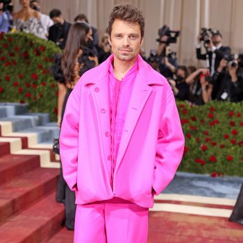 sebastian-stan-in-pink-valentino-suit-met-gala-2022