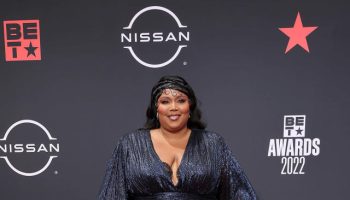 lizzo-wore-gucci-gown-bet-2022-awards